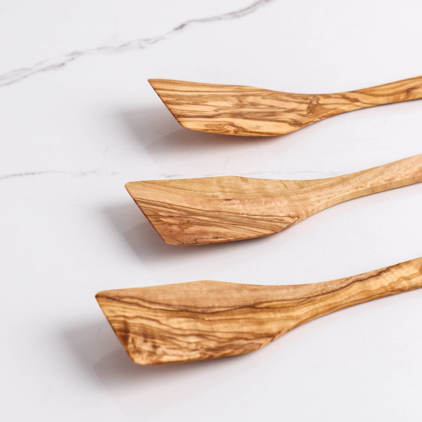 Curved Olive Wood Turner – Handmade Spatula for Cooking