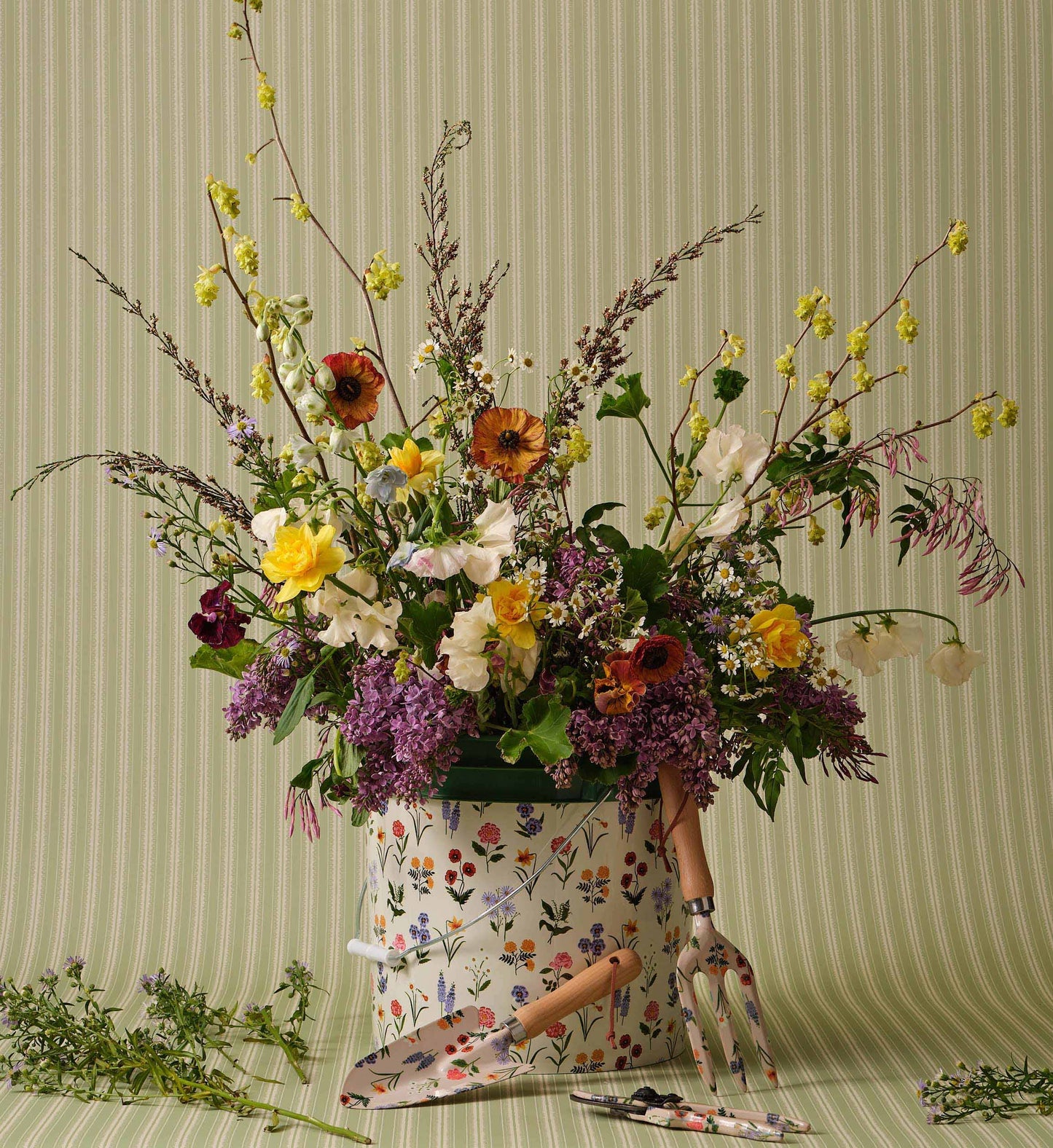 Garden Study 3.5 Gallon Bucket