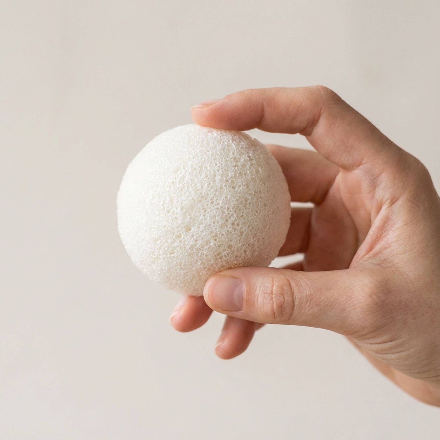 Rust Konjac Facial Cleansing Sponge