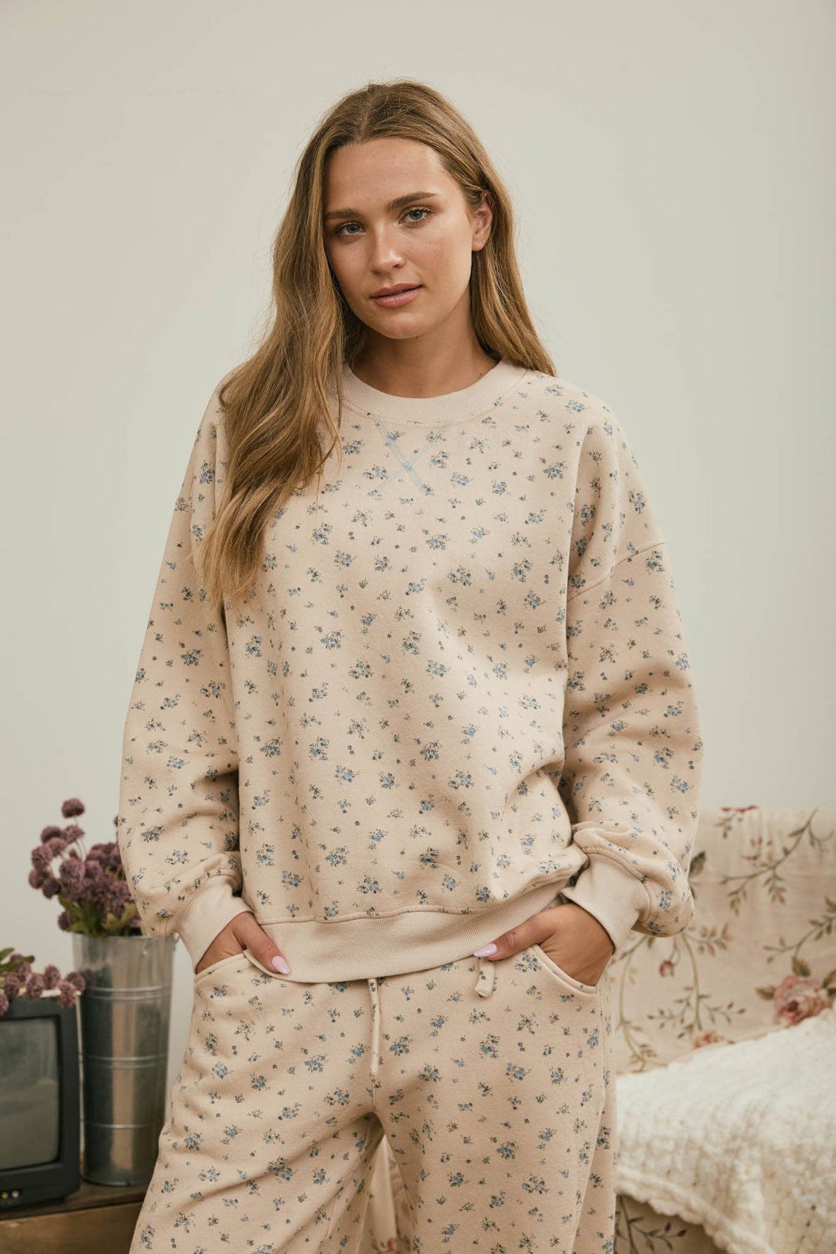 Women’s blue micro-floral crewneck sweatshirt with ribbed trim