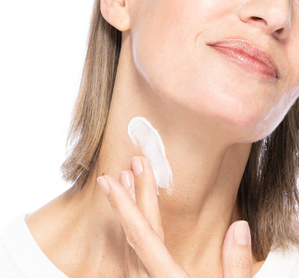 NECKS-LEVEL SMOOTH™ ULTRA-SMOOTHING TRIPLE EFFECT NECK CREAM
