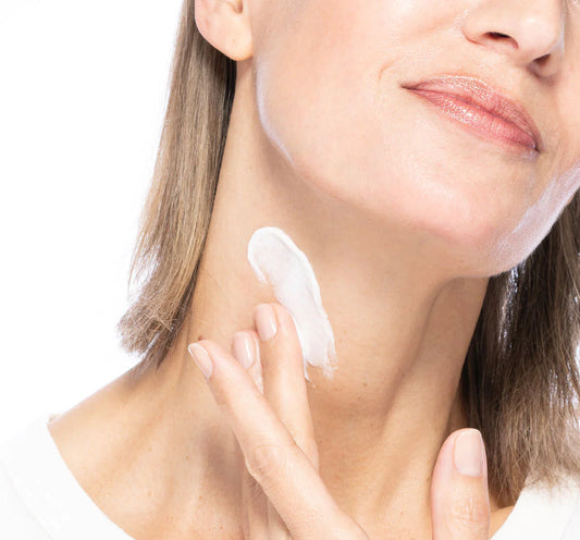 NECKS-LEVEL SMOOTH™ ULTRA-SMOOTHING TRIPLE EFFECT NECK CREAM
