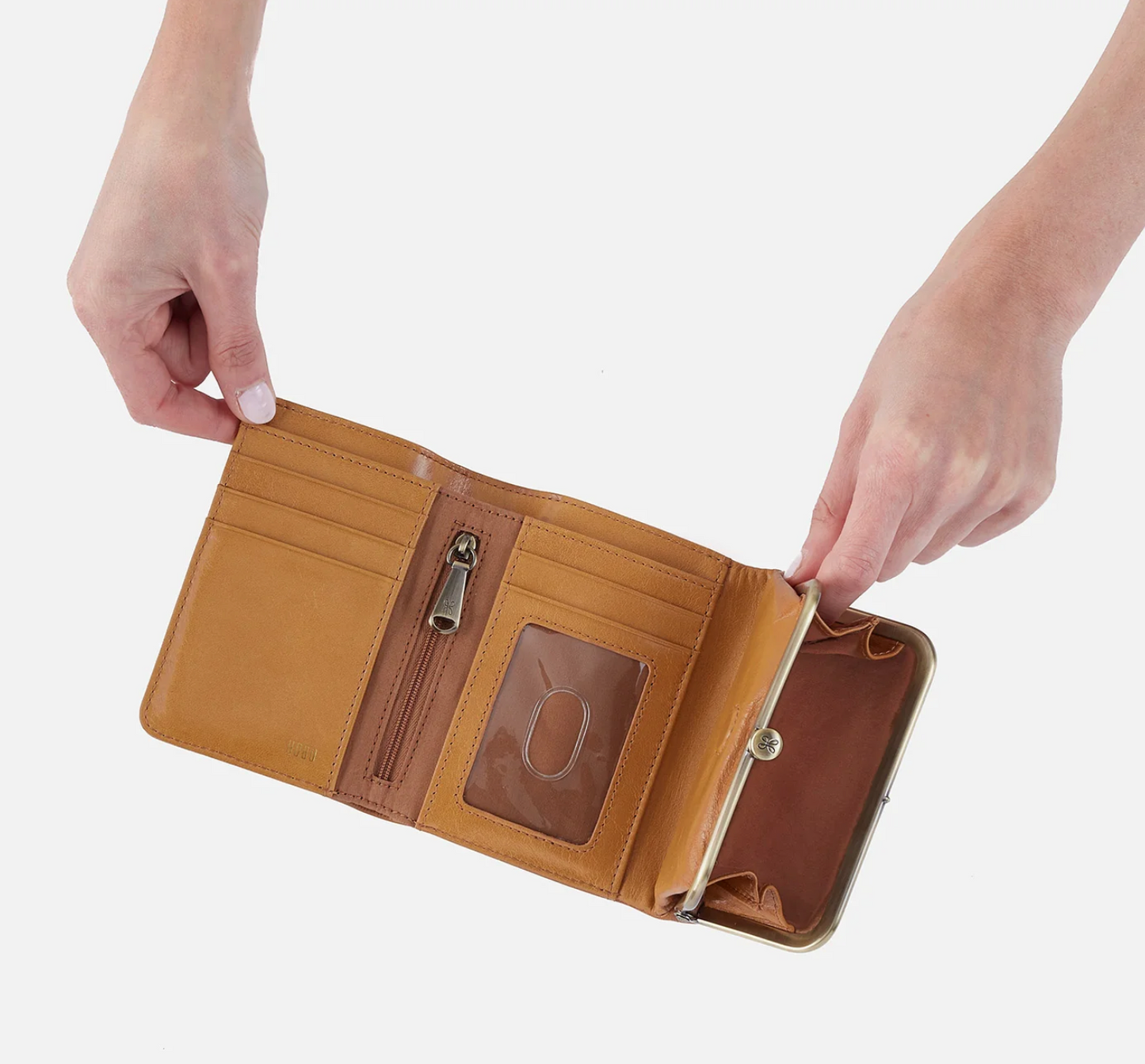 HOBO Robin Compact Wallet – Natural