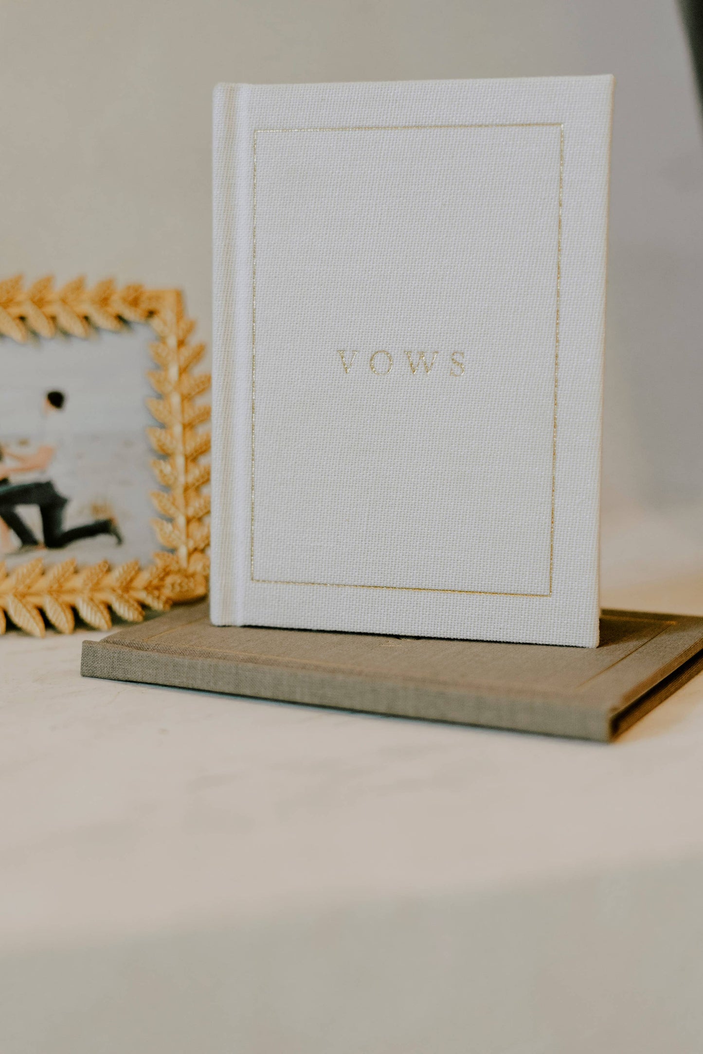 Wedding Vow Books - Wedding Keepsake Book w/Gold Foil Linen: Off-White