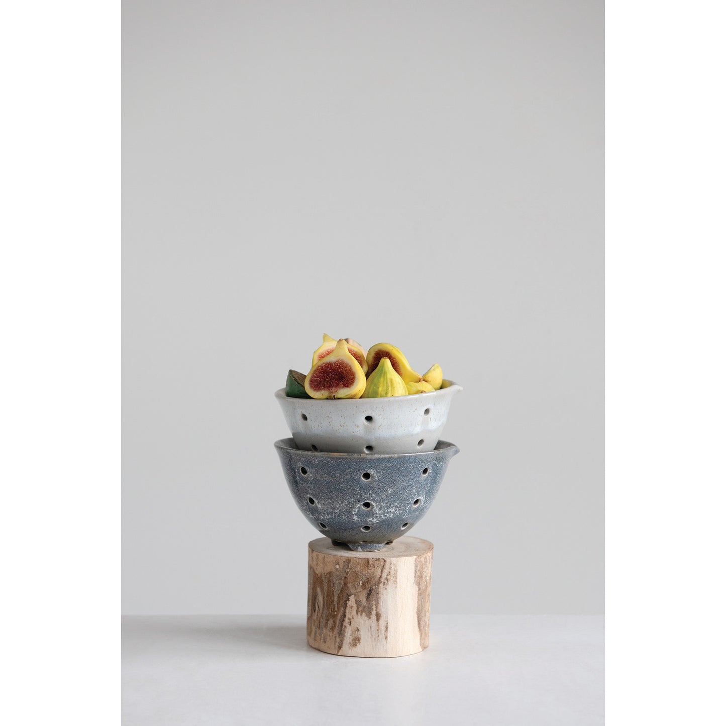 Stoneware Berry Bowl w/ Feet
