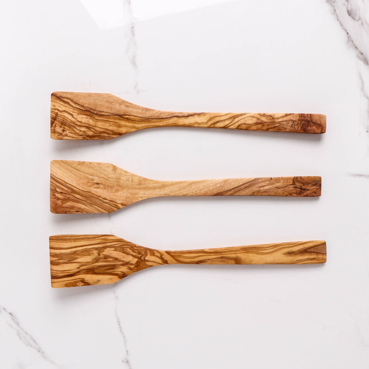 Curved Olive Wood Turner – Handmade Spatula for Cooking